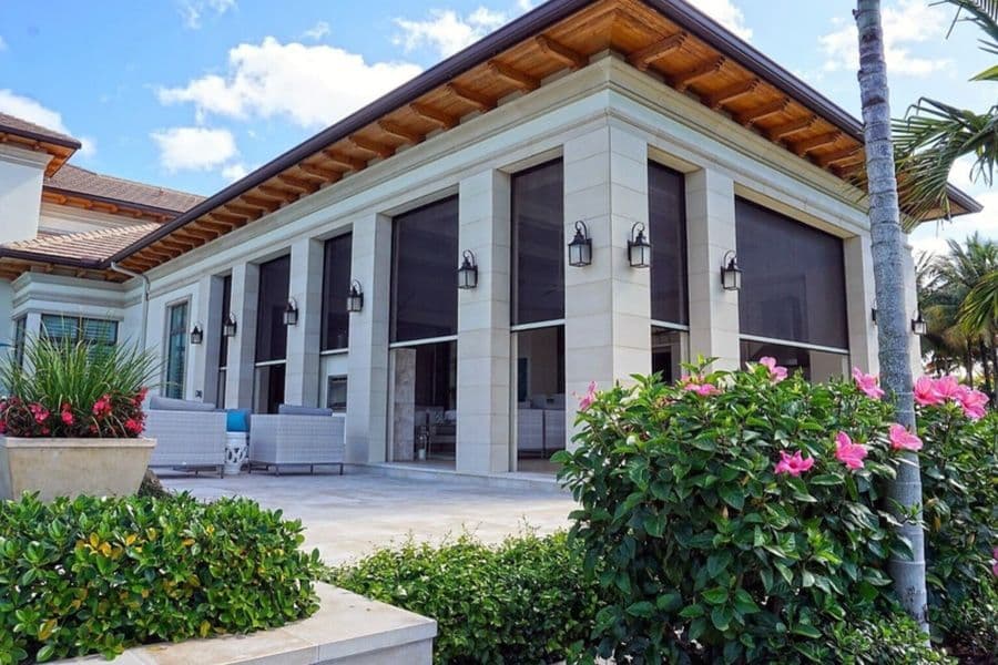 retractable screens lyfe